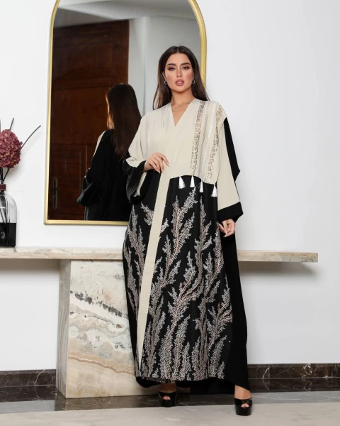 Black and beige crepe abaya with embroidery IB190